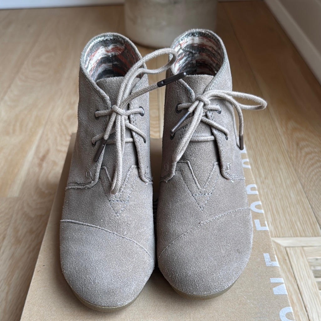 Toms Tan Desert Wedges With Suede Texture